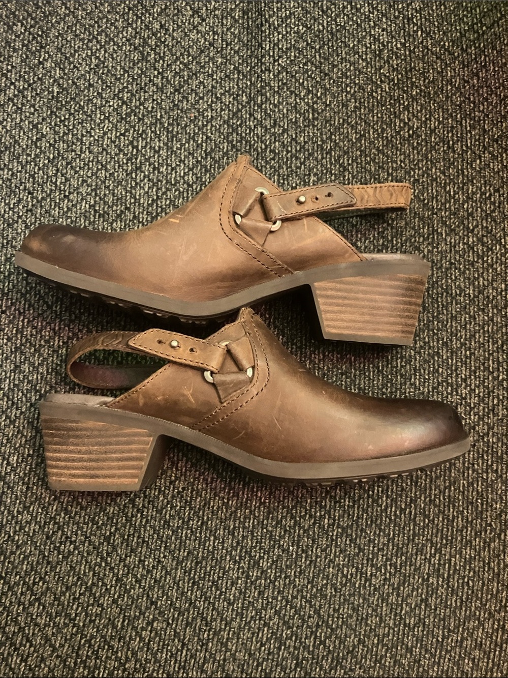 Teva foxy sling back leather clogs. Chunky heel adjustable strap size 9 brown